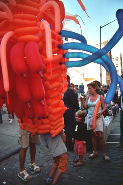 F_balloon_animal_child_going_in.jpg