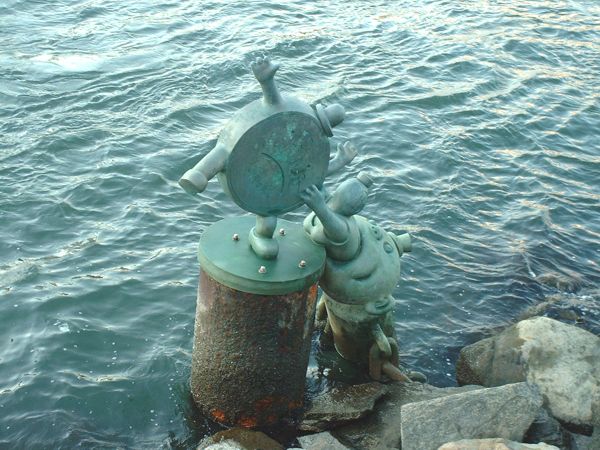 D_otterness_fish_eating_figure.jpg