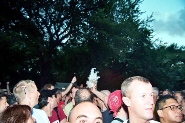 F_Queenery_decapitation_throwing_head_head_in_crowd.jpg